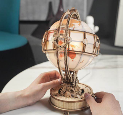 Luminous Globus