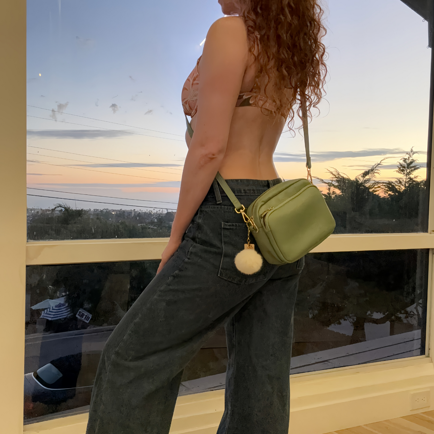 Luma | Compacte lederen crossbodytas -  Olijfmist