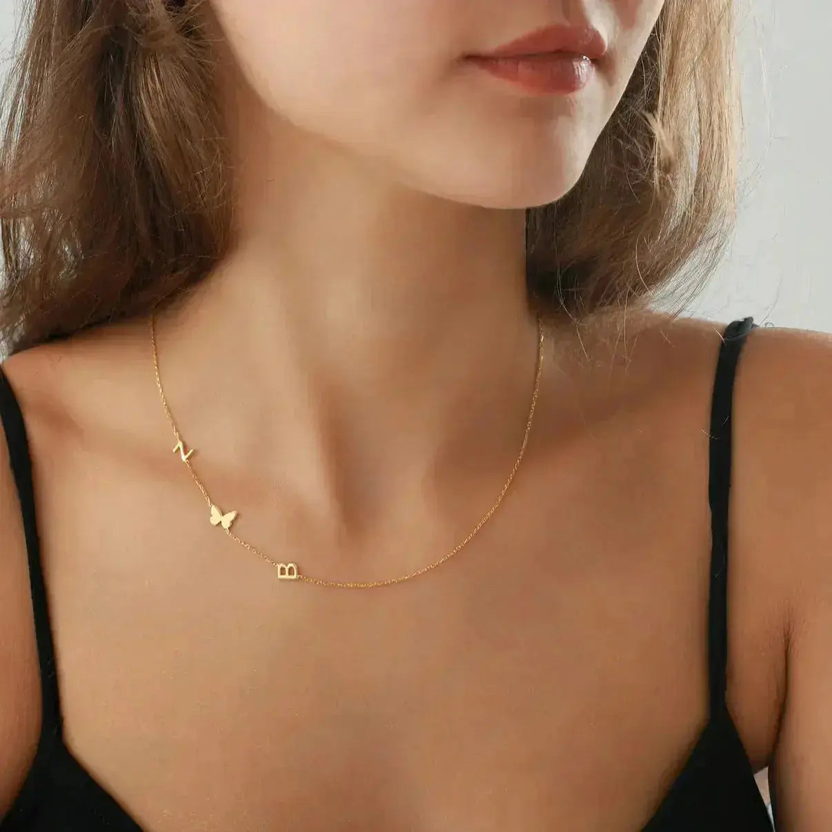 Charmify | Gepersonaliseerde ketting met zij-initialen voor een persoonlijke touch